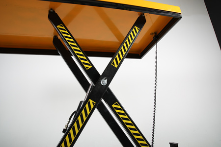 Scissor lift table 1000 kg, platform 2000×850 mm, lift height 1300 mm
